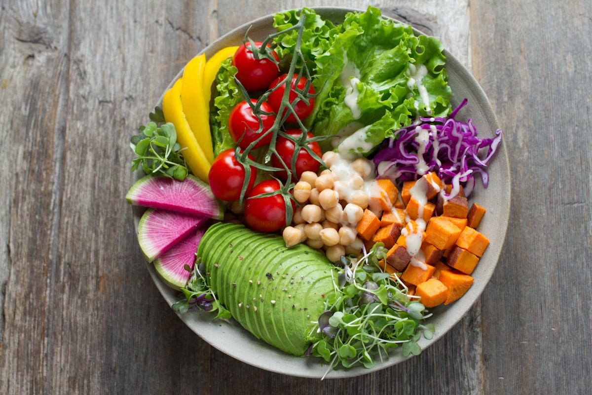 Salad sayuran segar bergizi